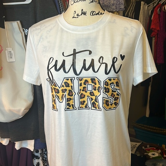 Future Mrs Leopard Print Tee- Bride to Be - Picture 4 of 5